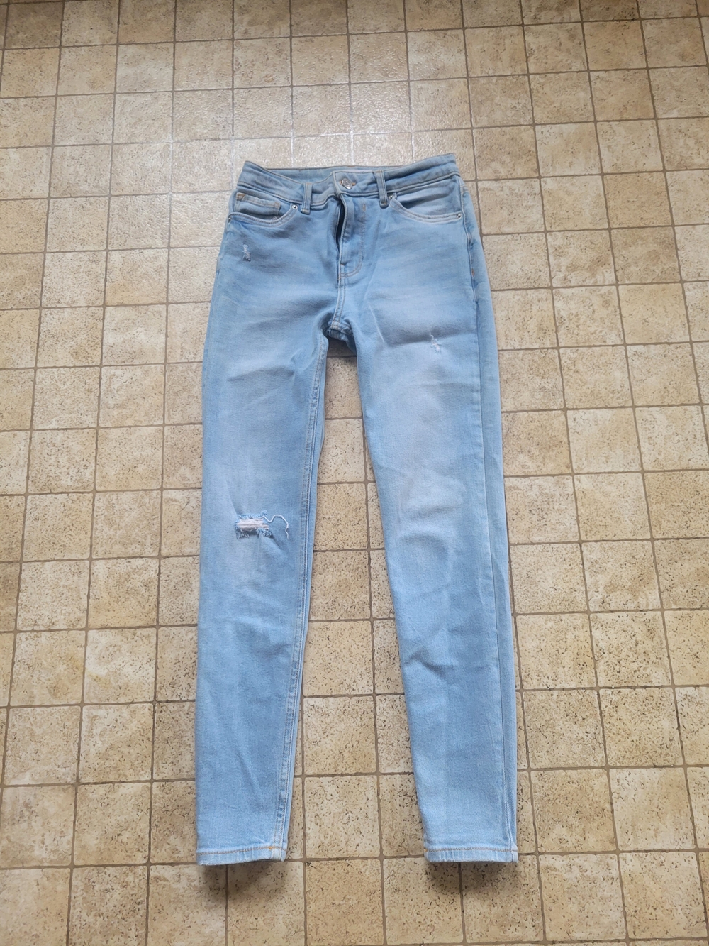 Bershka Pale Blue High-Rise Skinny Jeans with Knee Rip